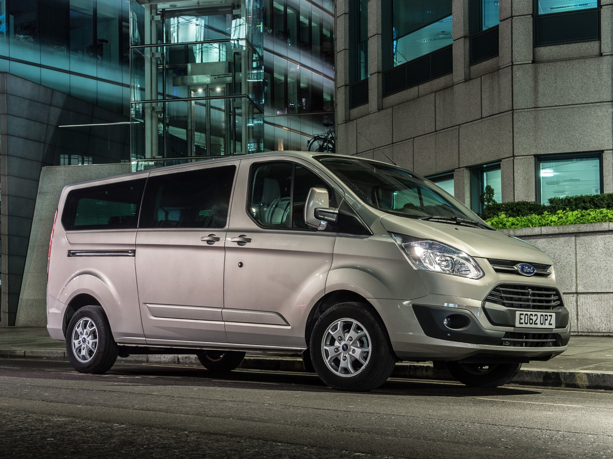 Ford tourneo. Ford Tourneo Custom 2014. Форд Торнео пассажирский 8. Тойота Tourneo. Кенгурятник на Форд Торнео кастом.